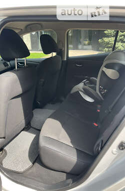 Хэтчбек Nissan Leaf 2013 в 