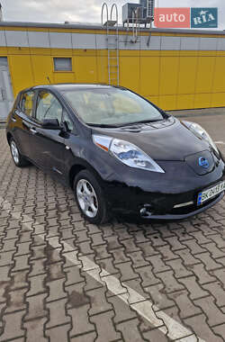 Хэтчбек Nissan Leaf 2012 в 