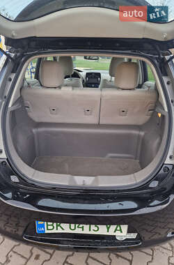 Хэтчбек Nissan Leaf 2012 в 