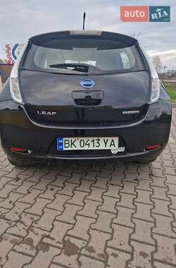 Хэтчбек Nissan Leaf 2012 в 