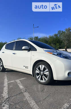 Хэтчбек Nissan Leaf 2015 в Днепре