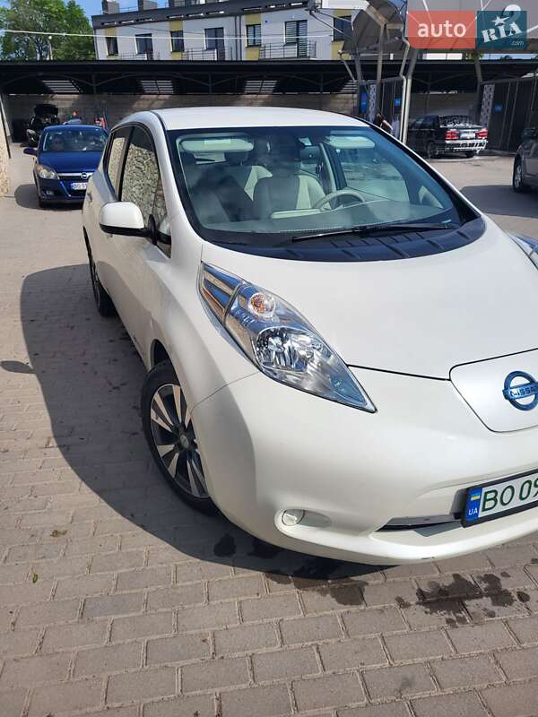 Хетчбек Nissan Leaf 2015 в Тернополі
