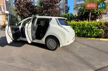 Хэтчбек Nissan Leaf 2015 в 