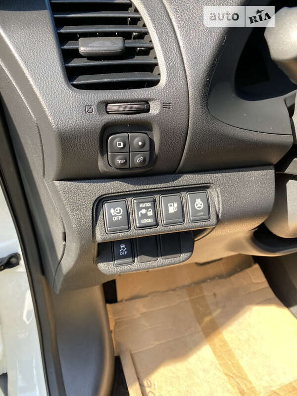 Хэтчбек Nissan Leaf 2013 в Буске