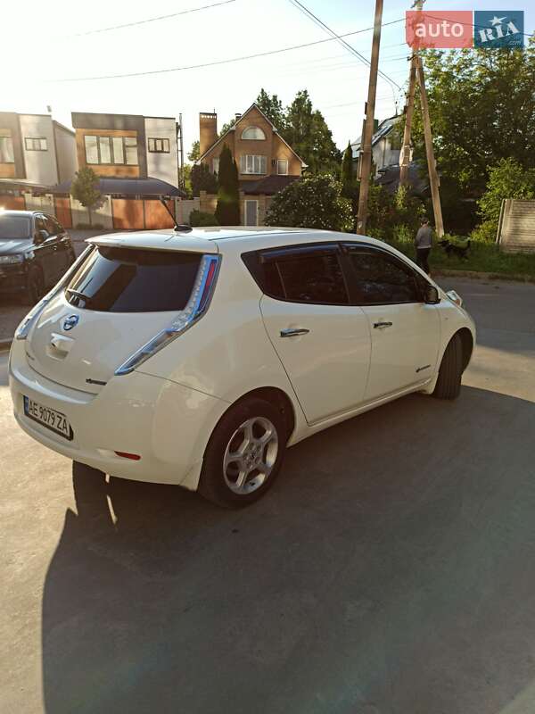 Хэтчбек Nissan Leaf 2013 в Днепре