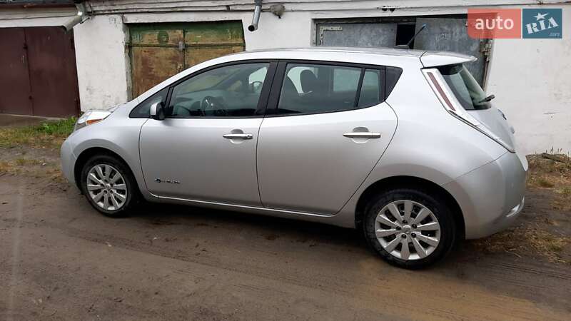 Хэтчбек Nissan Leaf 2013 в Киеве