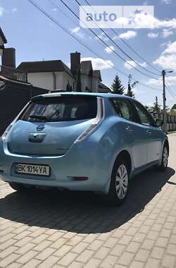 Хэтчбек Nissan Leaf 2015 в Ровно