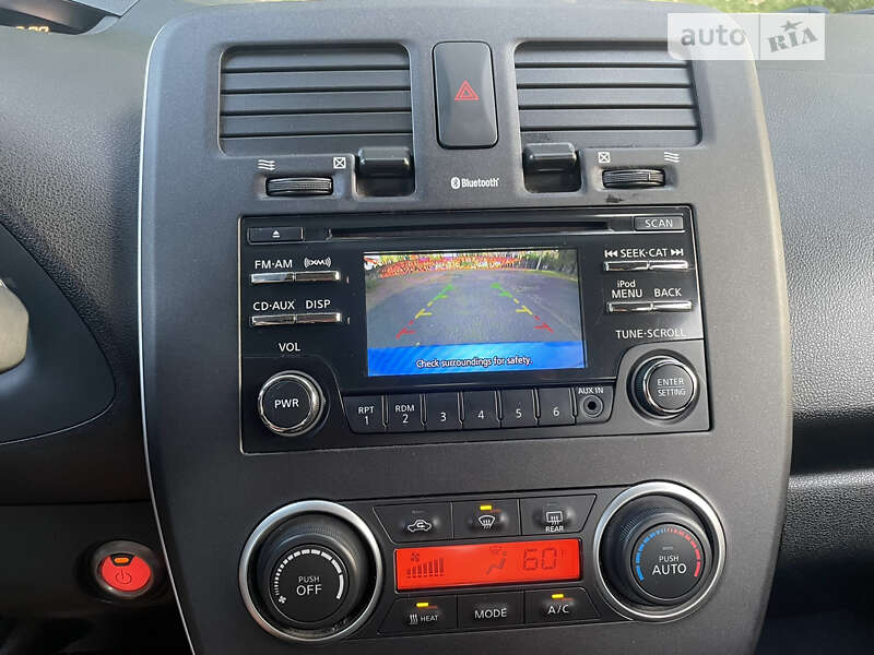 Хэтчбек Nissan Leaf 2014 в Днепре
