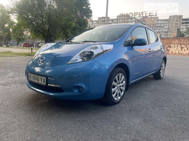 Хэтчбек Nissan Leaf 2014 в Днепре