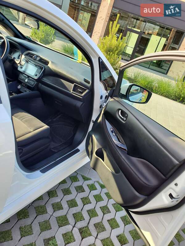 Хэтчбек Nissan Leaf 2019 в Хмельницком