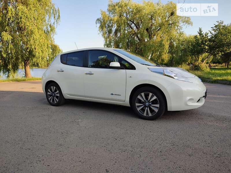 Хетчбек Nissan Leaf 2016 в Рівному