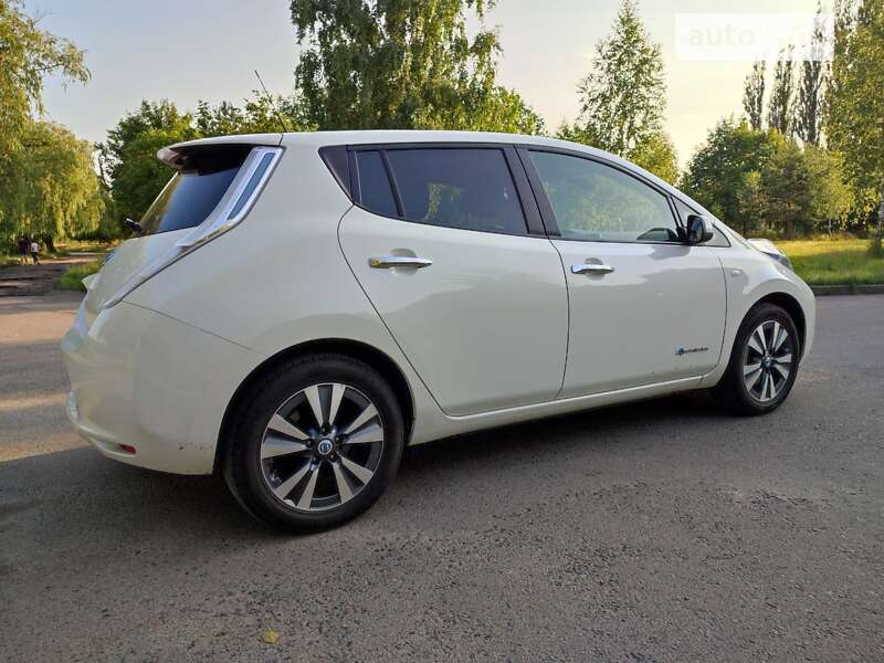 Хетчбек Nissan Leaf 2016 в Рівному