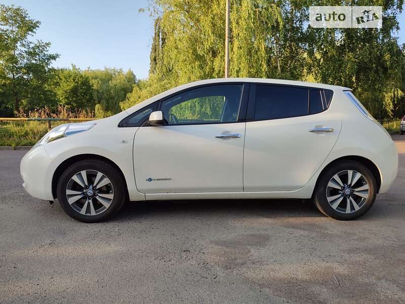 Хетчбек Nissan Leaf 2016 в Рівному