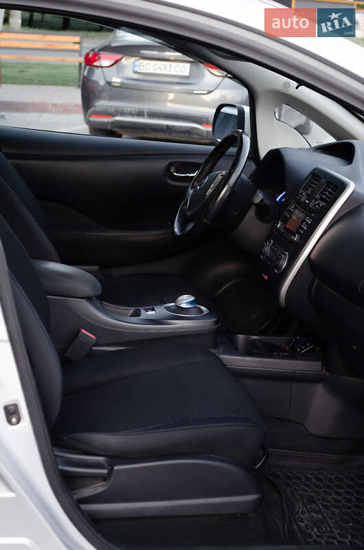 Хетчбек Nissan Leaf 2015 в Хмельницькому