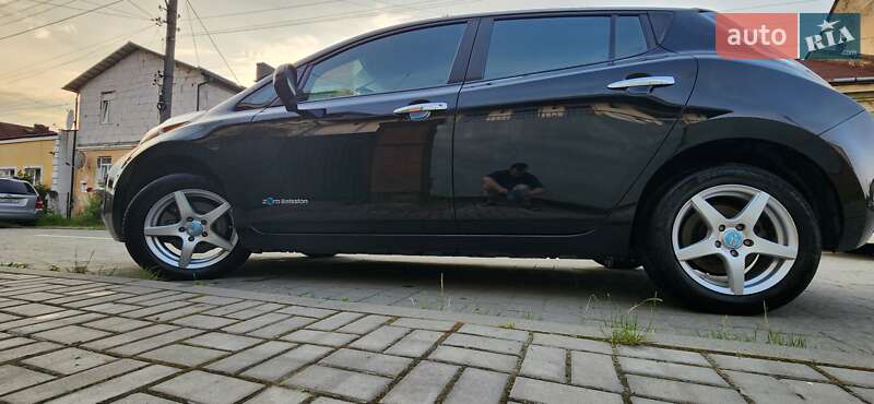 Хэтчбек Nissan Leaf 2014 в Львове