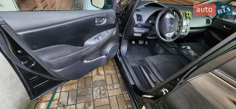 Хэтчбек Nissan Leaf 2014 в Львове