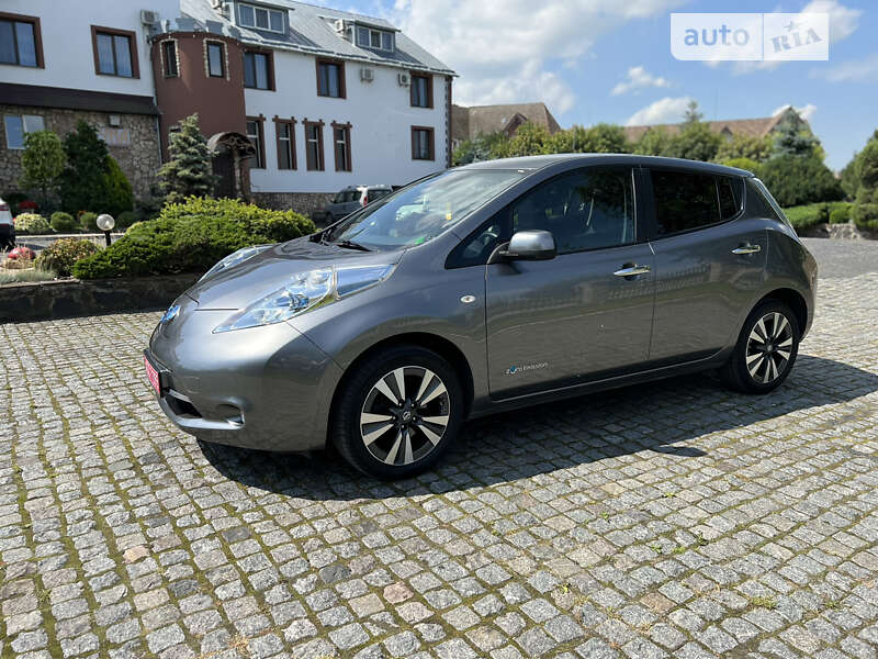 Хэтчбек Nissan Leaf 2015 в Ровно