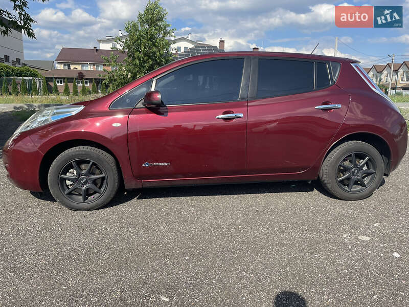 Хэтчбек Nissan Leaf 2016 в Софиевской Борщаговке