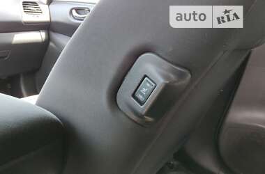 Хэтчбек Nissan Leaf 2014 в 