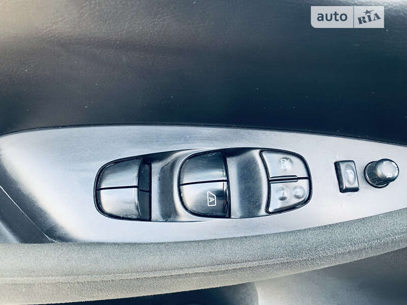 Хэтчбек Nissan Leaf 2013 в Полтаве