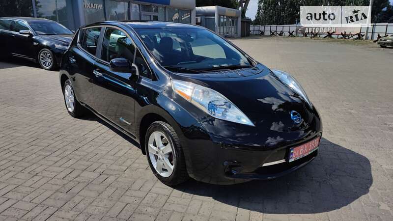 Хетчбек Nissan Leaf 2013 в Дніпрі