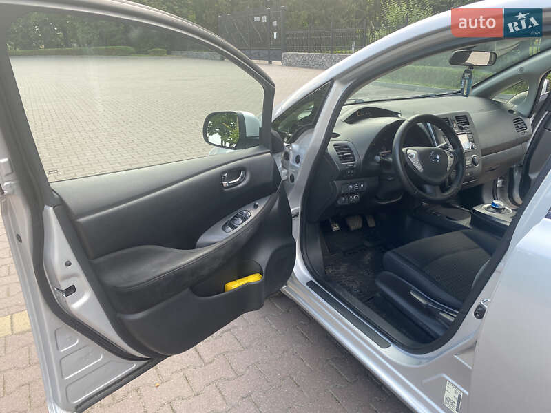 Хэтчбек Nissan Leaf 2017 в Миргороде