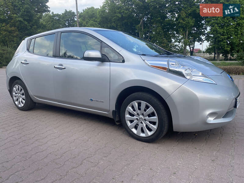 Хэтчбек Nissan Leaf 2017 в Миргороде