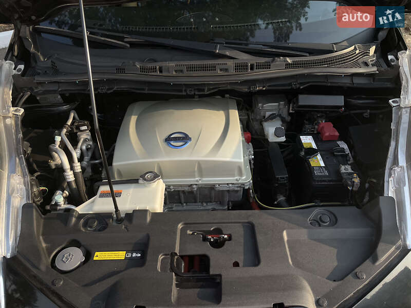 Хэтчбек Nissan Leaf 2015 в Житомире фото 13 Хэтчбек Nissan Leaf 2015 в Житомире