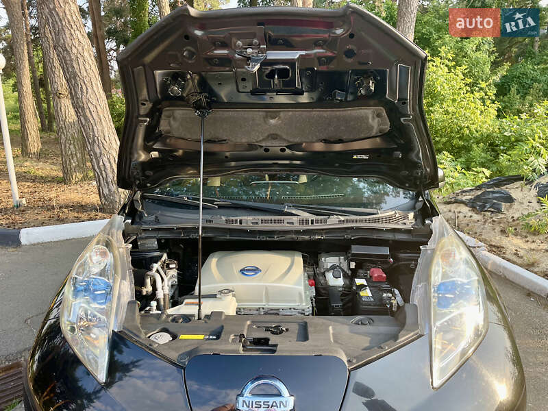Хэтчбек Nissan Leaf 2015 в Житомире фото 14 Хэтчбек Nissan Leaf 2015 в Житомире