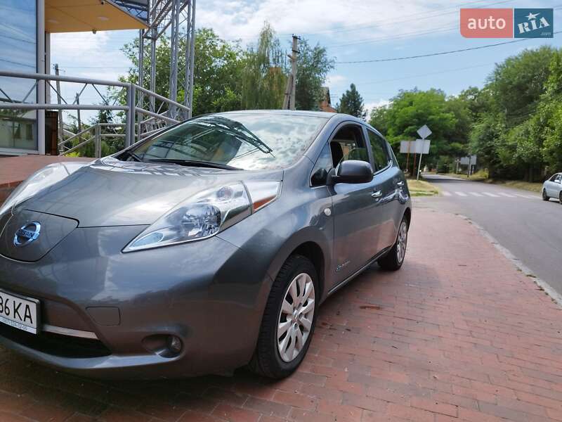 Хэтчбек Nissan Leaf 2015 в Днепре
