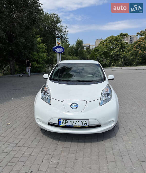 Хэтчбек Nissan Leaf 2016 в Днепре
