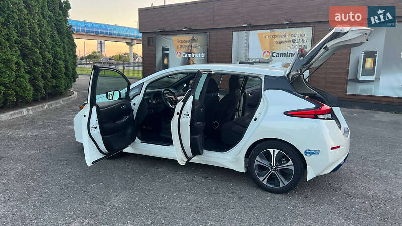Хетчбек Nissan Leaf 2020 в Києві