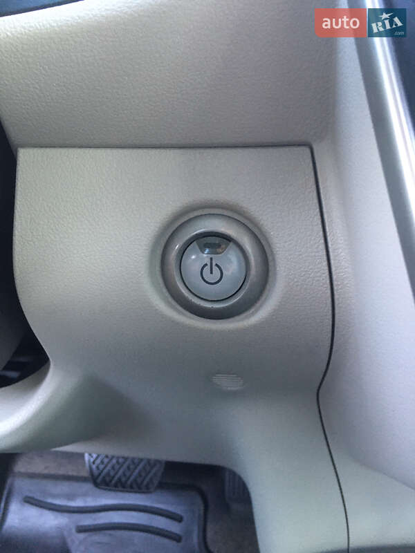 Хэтчбек Nissan Leaf 2013 в Киеве