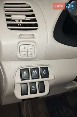 Хэтчбек Nissan Leaf 2012 в 
