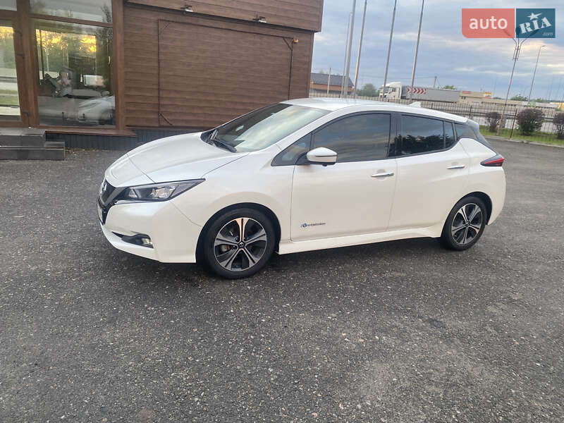 Хэтчбек Nissan Leaf 2018 в Киеве