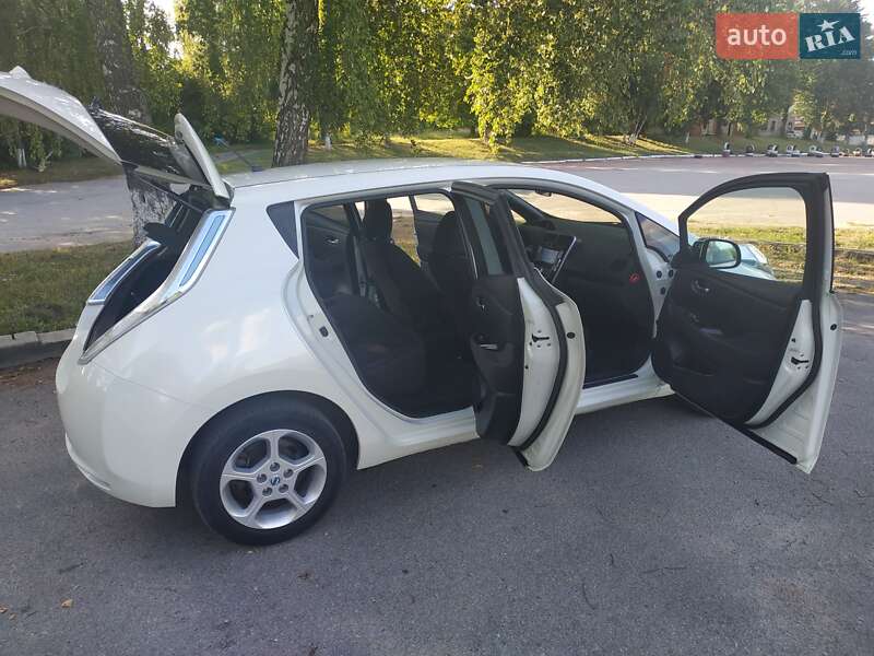 Хетчбек Nissan Leaf 2013 в Житомирі