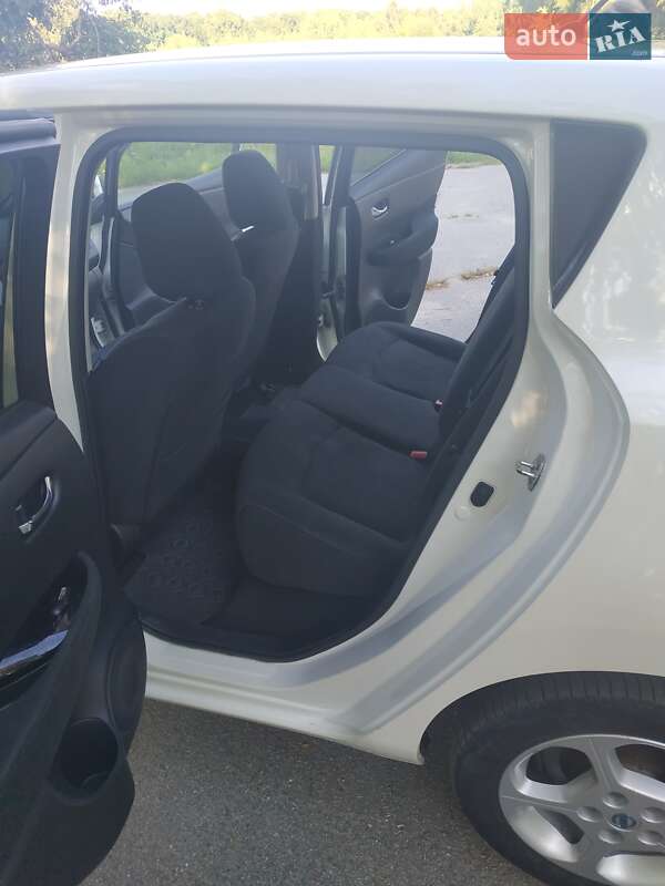 Хетчбек Nissan Leaf 2013 в Житомирі