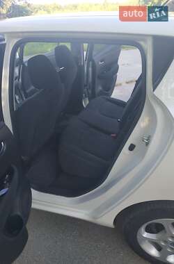 Хетчбек Nissan Leaf 2014 в 
