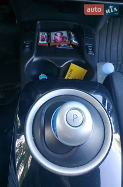 Хетчбек Nissan Leaf 2014 в 