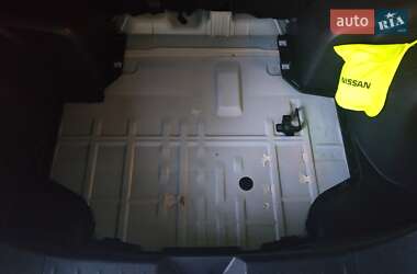 Хетчбек Nissan Leaf 2014 в 