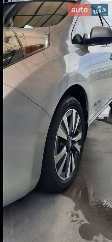 Хэтчбек Nissan Leaf 2015 в Тернополе