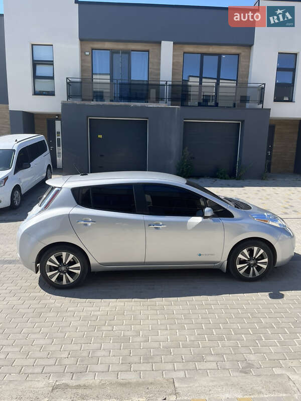 Хэтчбек Nissan Leaf 2015 в Тернополе