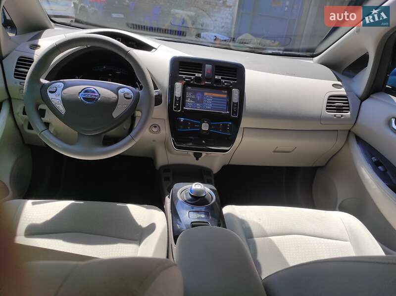 Хэтчбек Nissan Leaf 2011 в Коломые