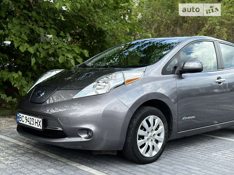 Хэтчбек Nissan Leaf 2015 в Львове