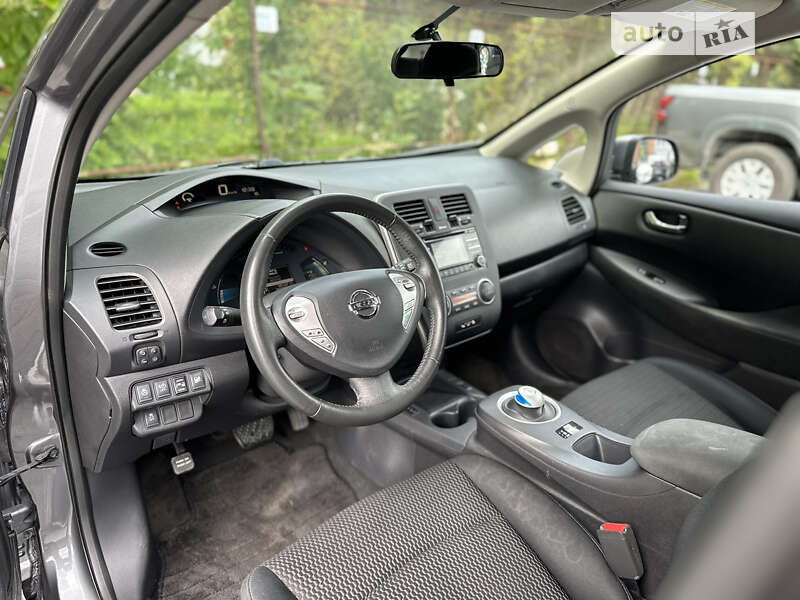 Хэтчбек Nissan Leaf 2015 в Львове