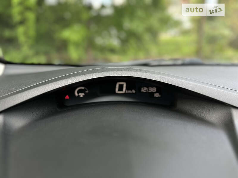 Хэтчбек Nissan Leaf 2015 в Львове