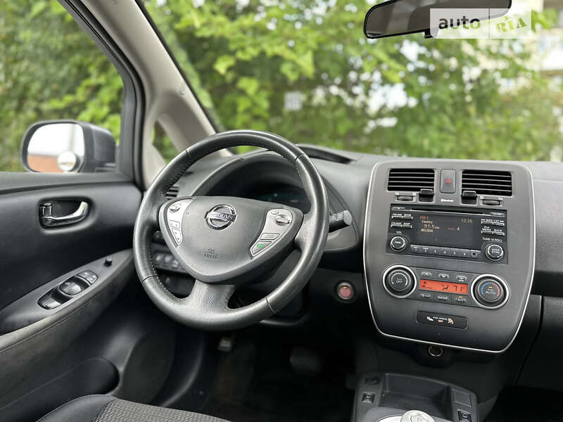 Хэтчбек Nissan Leaf 2015 в Львове