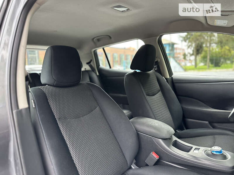 Хэтчбек Nissan Leaf 2015 в Львове