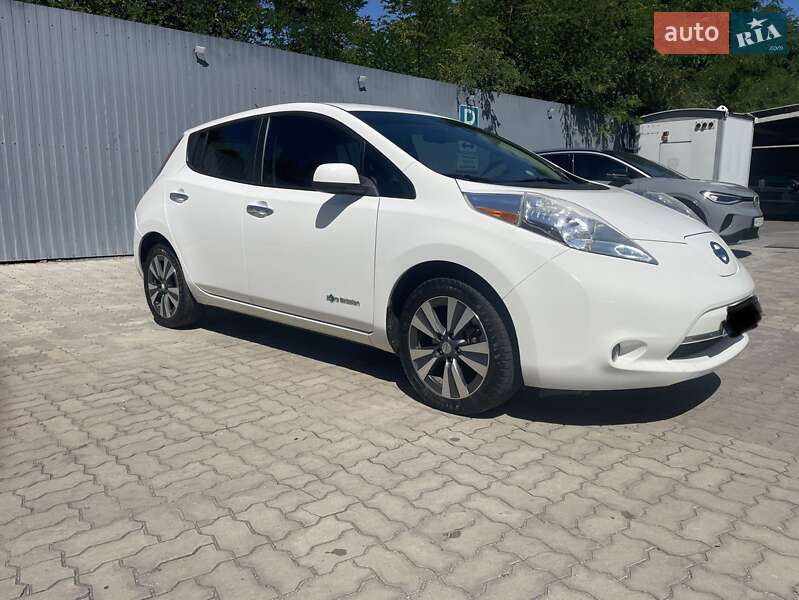 Хэтчбек Nissan Leaf 2015 в Каменском