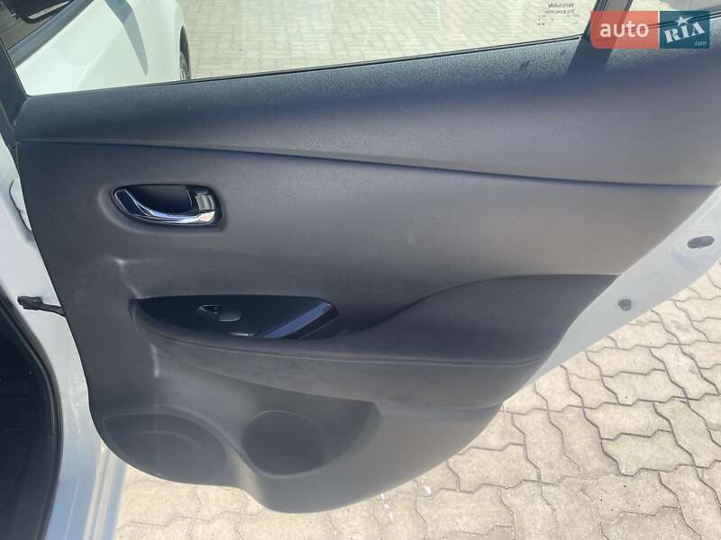 Хэтчбек Nissan Leaf 2015 в Каменском